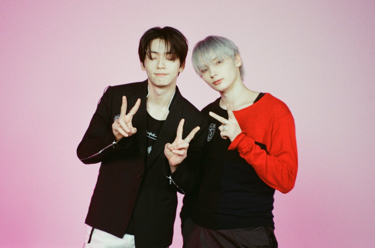 필름카메라로 기록한 4월의 추억📸 5월에도 쭈욱 엠투와 함께해요❣ #4월의엠투 #M2film #릴레이댄스 #TXT #투모로우바이투게더 #TOMORROW_X_TOGETHER <a href="/TXT_bighit/">TXT OFFICIAL</a>