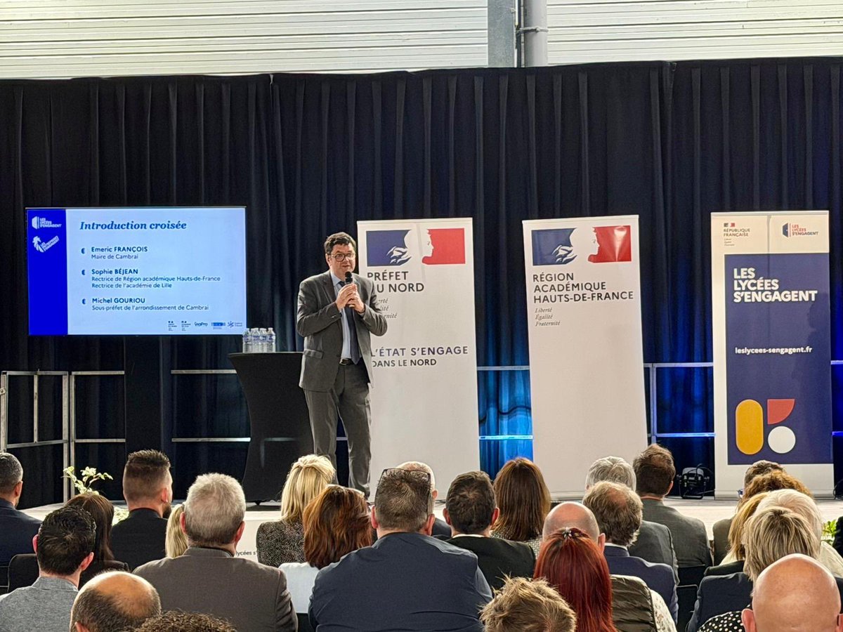 prefet59's tweet image. #Jeunesse #Engagement #Formation #Apprentissage

𝐔𝐧𝐞 𝐣𝐨𝐮𝐫𝐧𝐞́𝐞 𝐜𝐨𝐧𝐬𝐚𝐜𝐫𝐞́𝐞 𝐚̀ 𝐥𝐚 𝐣𝐞𝐮𝐧𝐞𝐬𝐬𝐞 !

✨ Ce mercredi, Michel Gouriou, sous-préfet de Cambrai, a participé à deux temps forts dédiés à la jeunesse sur le territoire.

🎓 À la cité scolaire Paul Duez