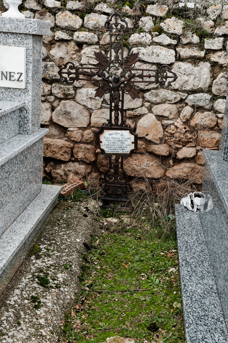 filocalus's tweet photo. 44_ Cementerio de Palenzuela (Palencia – Spain)

#typelovers #mixandmatch #typography #lettercutters #porcelain #metaletching #heritage #cemetery #grave #memorial #epitaph https://t.co/NXaggrggyu