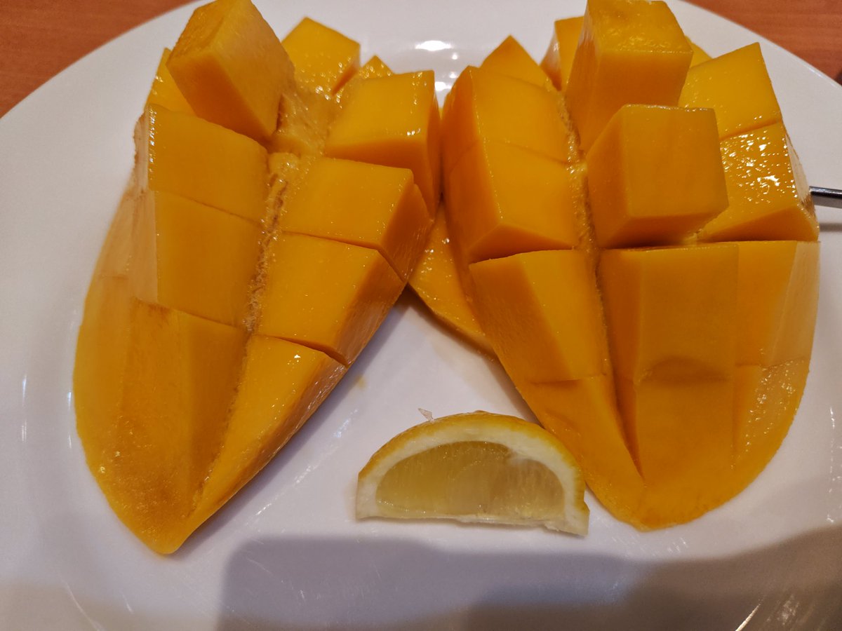 2gNfPoMOVW69544's tweet image. デニーズで、あめいろたまねぎのスープハンバーグとライスと、ハーフCOBBサラダとドリンクバーと、季節のフルーツ〜タイマンゴーと、ダイヤモンド会員限定の無料デザート、あずきとレモンチーズのドラさんどを頂きました☺
美味しくてお腹いっぱいです☺
#デニーズ
#ハンバーグ
#マンゴー