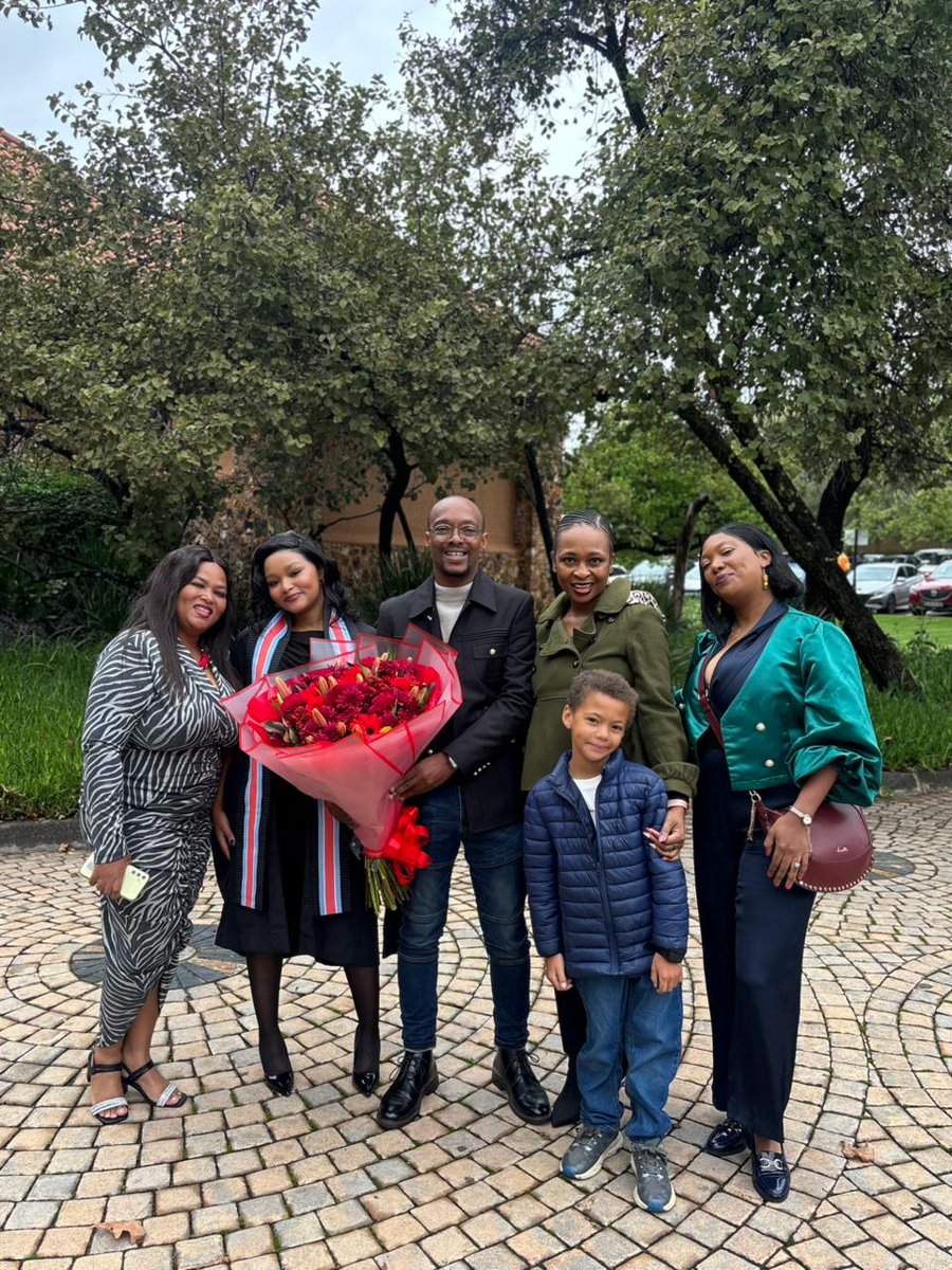 Emeris_ZA's tweet image. From first lectures to final applause! 🎓
Congratulations to all IIE graduates from the Emeris Ruimsig campus. We're so proud of your exceptional achievements.

#Emeris #Classof2025 #IIEGraduation #RealWorldReady