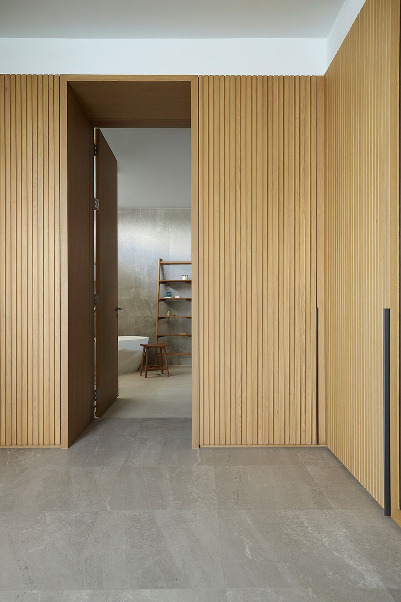 Interior_es's tweet image. Archive: Invoke Studio renovated one floor of this multi-generational family home, addressing the varying privacy needs required by this living arrangement.
-&amp;gt; Photography: THANAWATCHU
-&amp;gt; interioresminimalistas.com/2026/05/02/arc…
-&amp;gt; #interiordesign #interiors #Bangkok