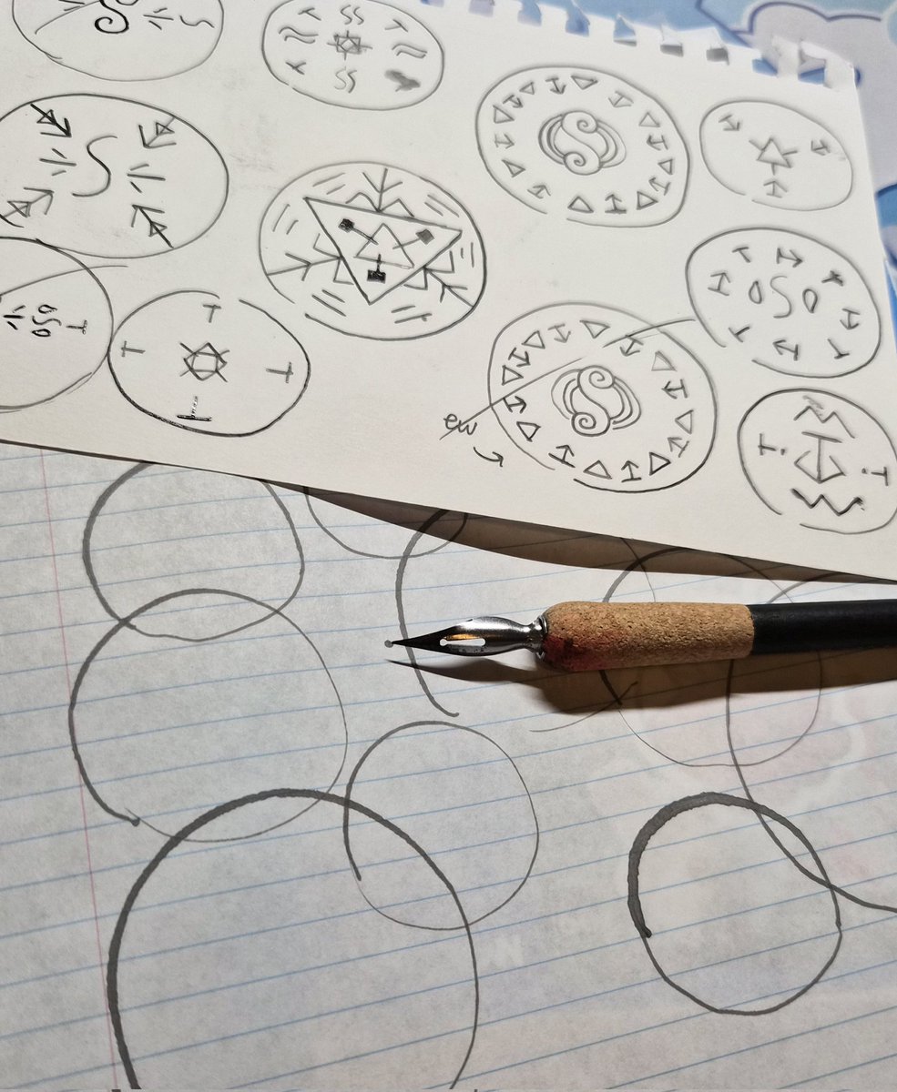khaichu17's tweet photo. i need one of those circular notepads that they have https://t.co/NGTRsgCYoA