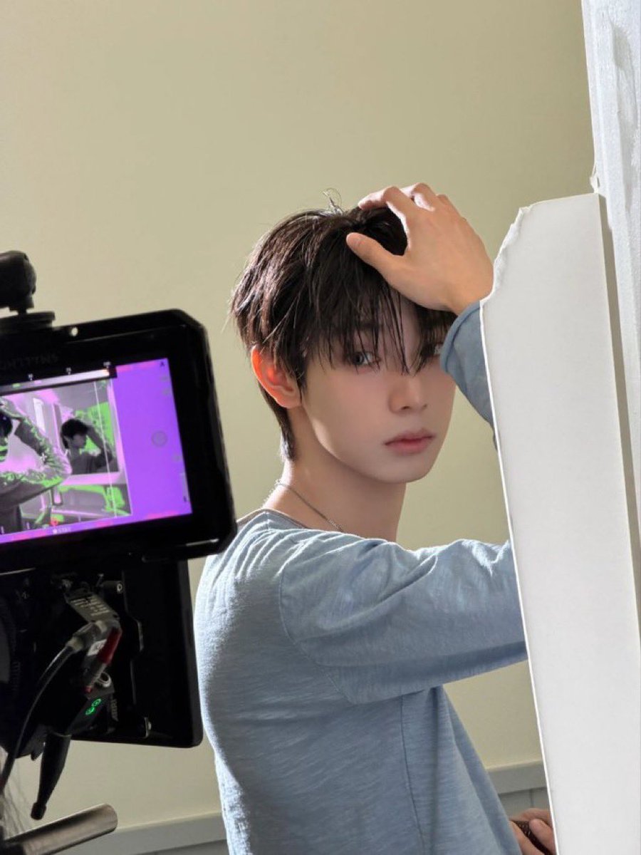 러쀼 tweet media