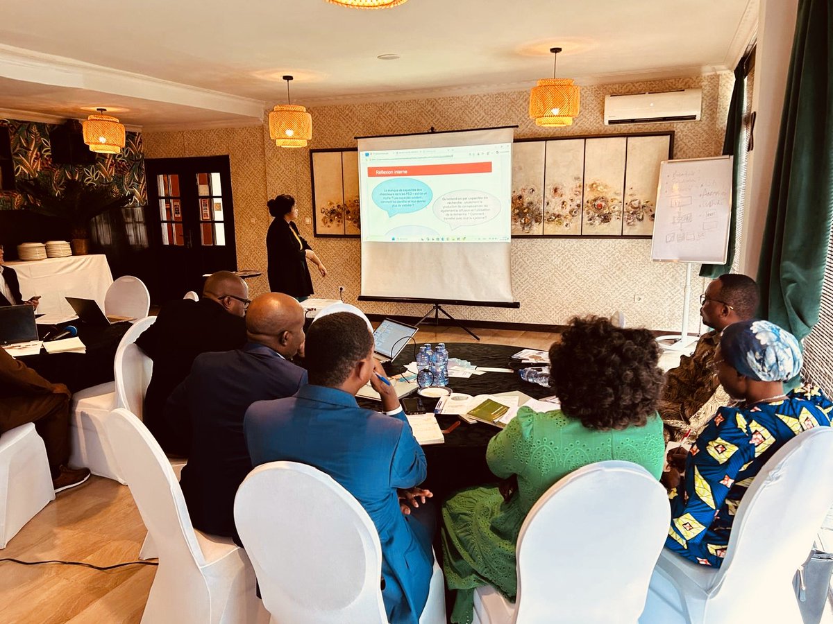 GameeManzia's tweet image. Honorée d'avoir pris part à la formation "Méthodologie de la recherche en économie et communication" de l'IHEDD, Ferdi &amp;amp; @GDN_Global entre mars et avril.

Un parcours hybride (en ligne &amp;amp; présentiel à #Kinshasa) qui se termine avec succès ! ✨

#RDC #Recherche #Économie #Formation