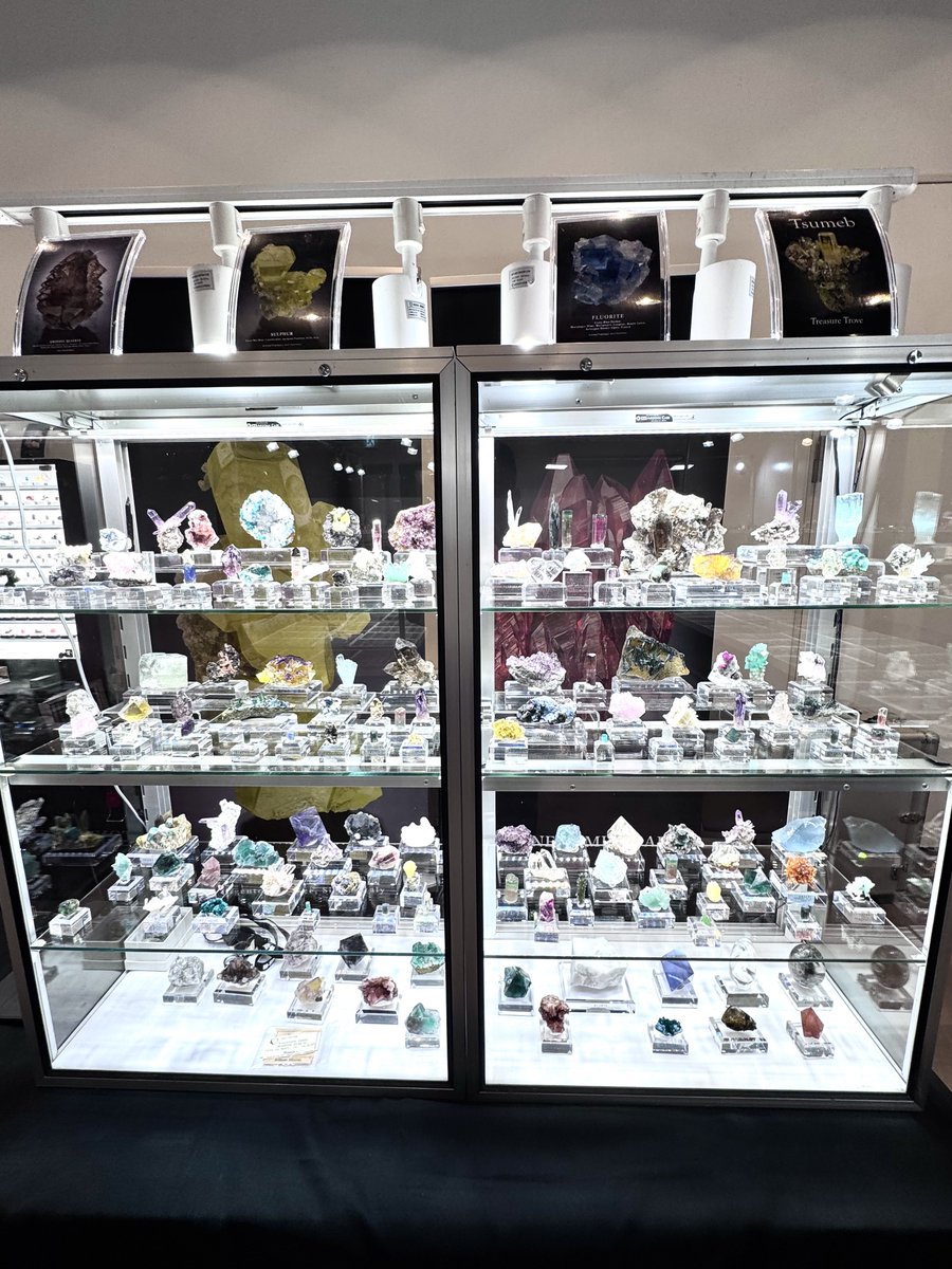 Mstone_Minerals's tweet photo. 札幌展

札幌文化芸術交流センター SCARTS 2F
５／１(金)10時〜19時
５／２ (土)10時〜17時

明日から開催です😁
たくさん展示いたしました！
最大級の展示ができたと思います。

皆さまのご来場を心よりお待ちしております🙇

#札幌展 #鉱物標本販売 #札幌ミネラルショー https://t.co/ZfrsXLfTQ2