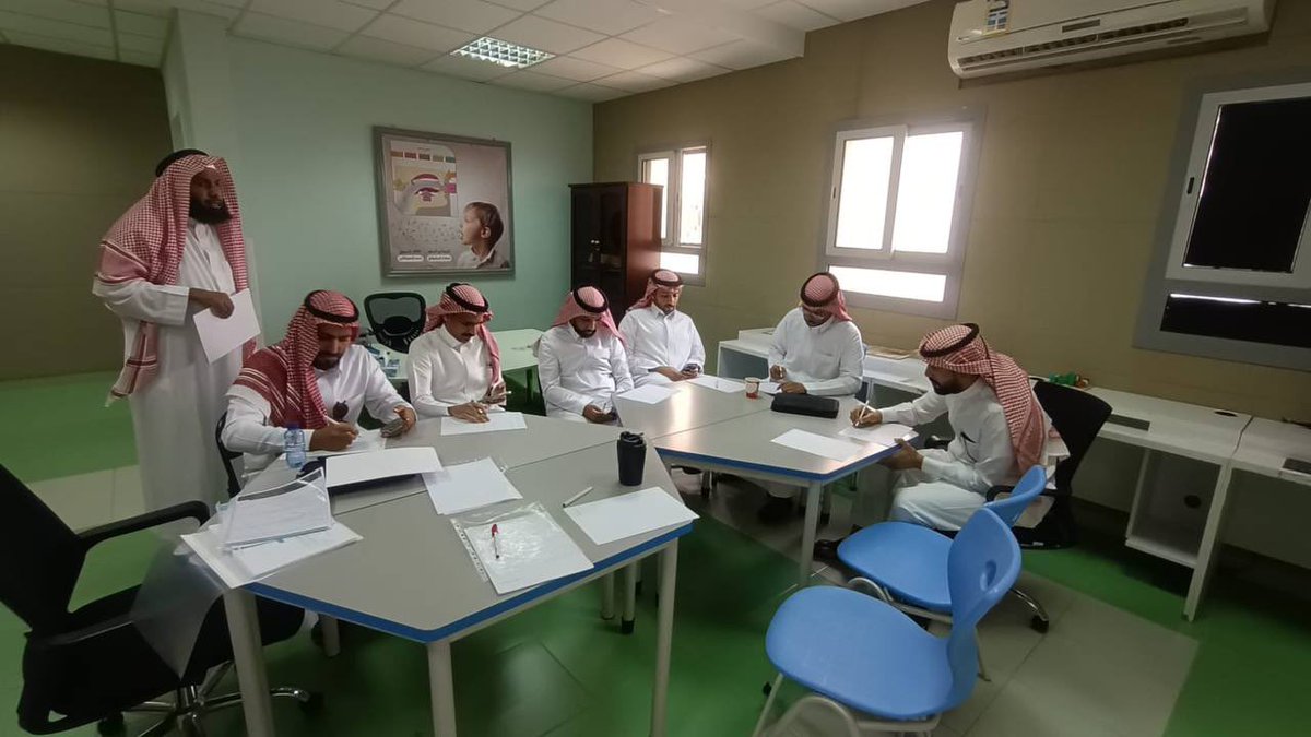 Tibah_city's tweet photo. نفّذ برنامج العوق السمعي والبصري (بنين) بـ #مدينة_طيبة_التعليمية_للتربية_الخاصة ورشة عمل بعنوان  “بناء الخطة التربوية الفردية” قدمها أ. عبدالعزيز الجهني، بهدف تطوير مهارات المعلمين في إعداد خطط تعليمية تراعي الفروق الفردية وفق أسس علمية.
#تعليم_المدينة_المنورة https://t.co/RYXtMkHJEz