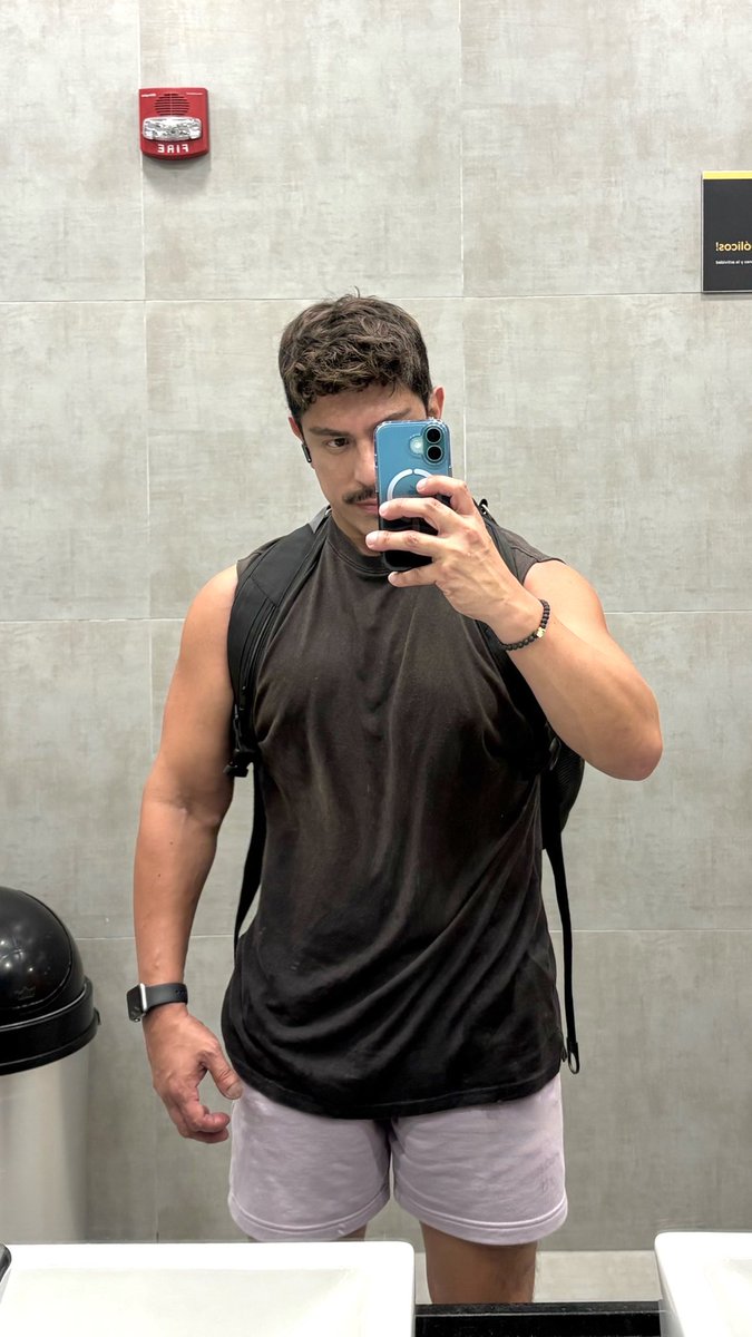 Covidsucks20's tweet photo. 👀 https://t.co/r97FKB3pCD