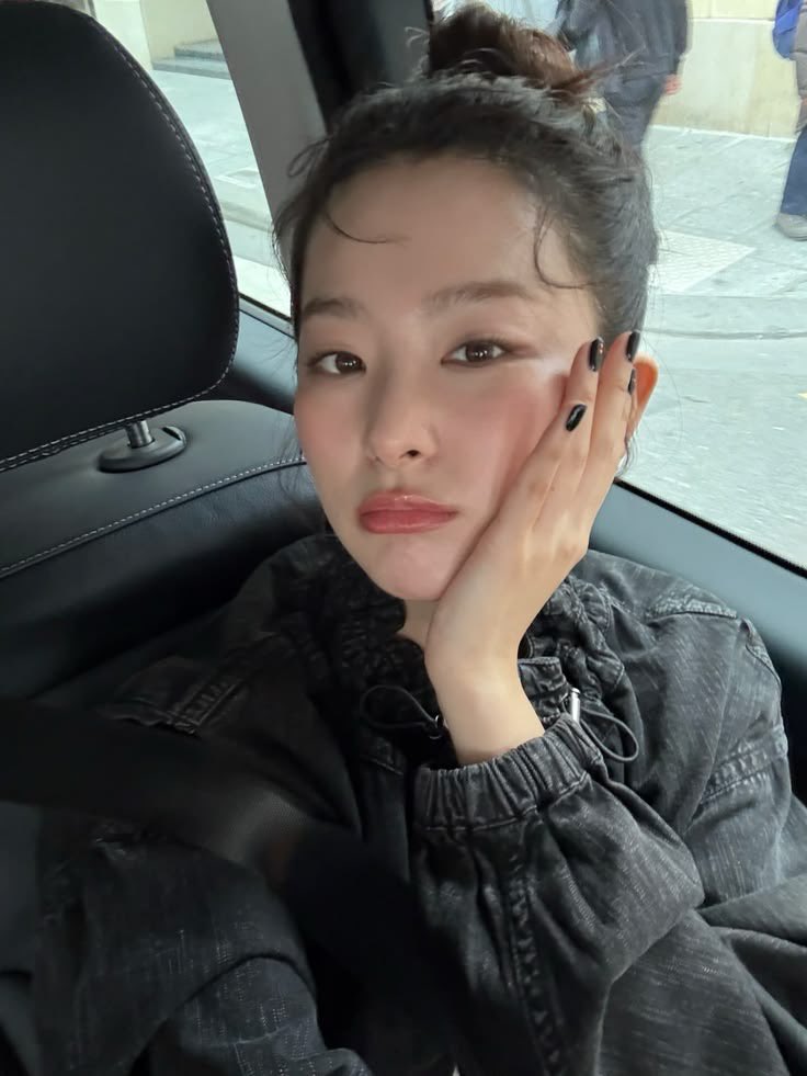 cry ˙⋆✮ new 📌 tweet media