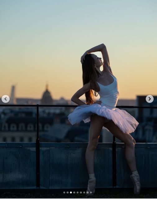 🩰💦Paris from above… and a little ballet in the evening light. 🩰
I'll be back in Paris in June and July. You can book a photo session with me.
📸 Thank you <a href="/instants/">Instants</a>.paris for this magnificent view and this wonderful opportunity.
@zuza_balerina
#paris #parismonamour #ballerina