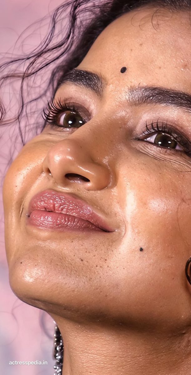 beast558980's tweet photo. #AnupamaParameswaran #Anupamaa #FaceLove #AnupamaParameswaranhot 💛🧡 https://t.co/arWjIhjEpI