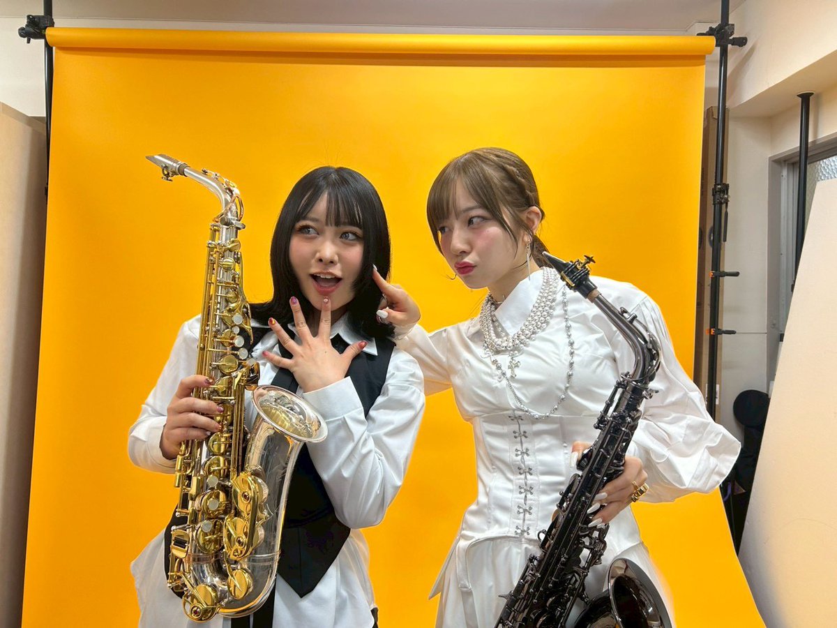 kakoponpii_sax's tweet image. おつぽんぴ🐑

るなちゃんとサックスワールドの対談&amp;amp;撮影してきました〜！

まだ23歳？なのに、完成されてる…
大好きなアー写の🔫ピストルポーズ
一緒に撮れたのでお楽しみに❣️

ボーカル&amp;amp;SAX奏者
カッコ良すぎる！！💖
リピートして聴いてます☺️

@Luna_Lupo1128 @yukawa80259765