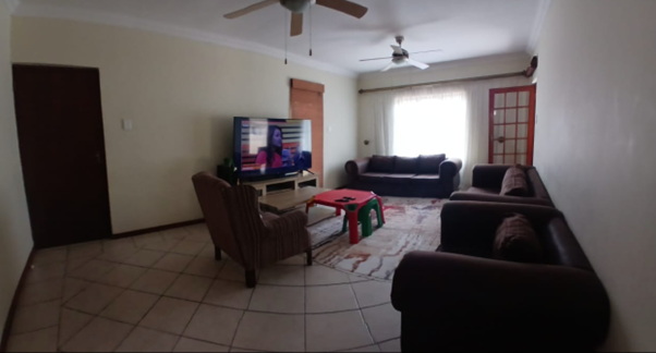 Thato_THT's tweet photo. 3 bedrooms house for sale in a Secured Complex in Heatherview
Asking price R1 430 000
 This property consists of:
Fitted Kitchen
Scullery
Lounge
Dining
3 bedrooms
2 bathrooms(One is ensuite)
Double Garage
Other
Braai Area
Enclosed Entertainment Area
For more info feel free to send a dm or direct message