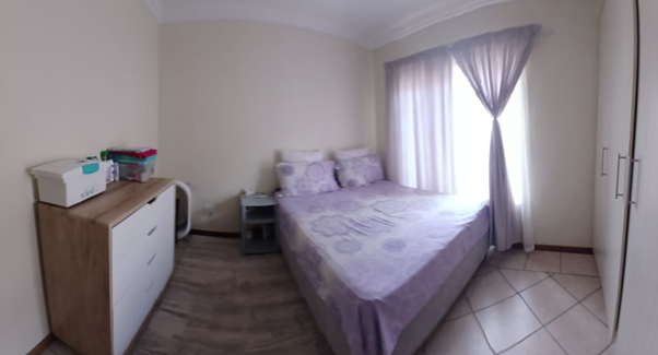 Thato_THT's tweet photo. 3 bedrooms house for sale in a Secured Complex in Heatherview
Asking price R1 430 000
 This property consists of:
Fitted Kitchen
Scullery
Lounge
Dining
3 bedrooms
2 bathrooms(One is ensuite)
Double Garage
Other
Braai Area
Enclosed Entertainment Area
For more info feel free to send a dm or direct message