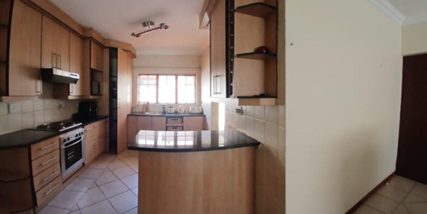 Thato_THT's tweet photo. 3 bedrooms house for sale in a Secured Complex in Heatherview
Asking price R1 430 000
 This property consists of:
Fitted Kitchen
Scullery
Lounge
Dining
3 bedrooms
2 bathrooms(One is ensuite)
Double Garage
Other
Braai Area
Enclosed Entertainment Area
For more info feel free to send a dm or direct message