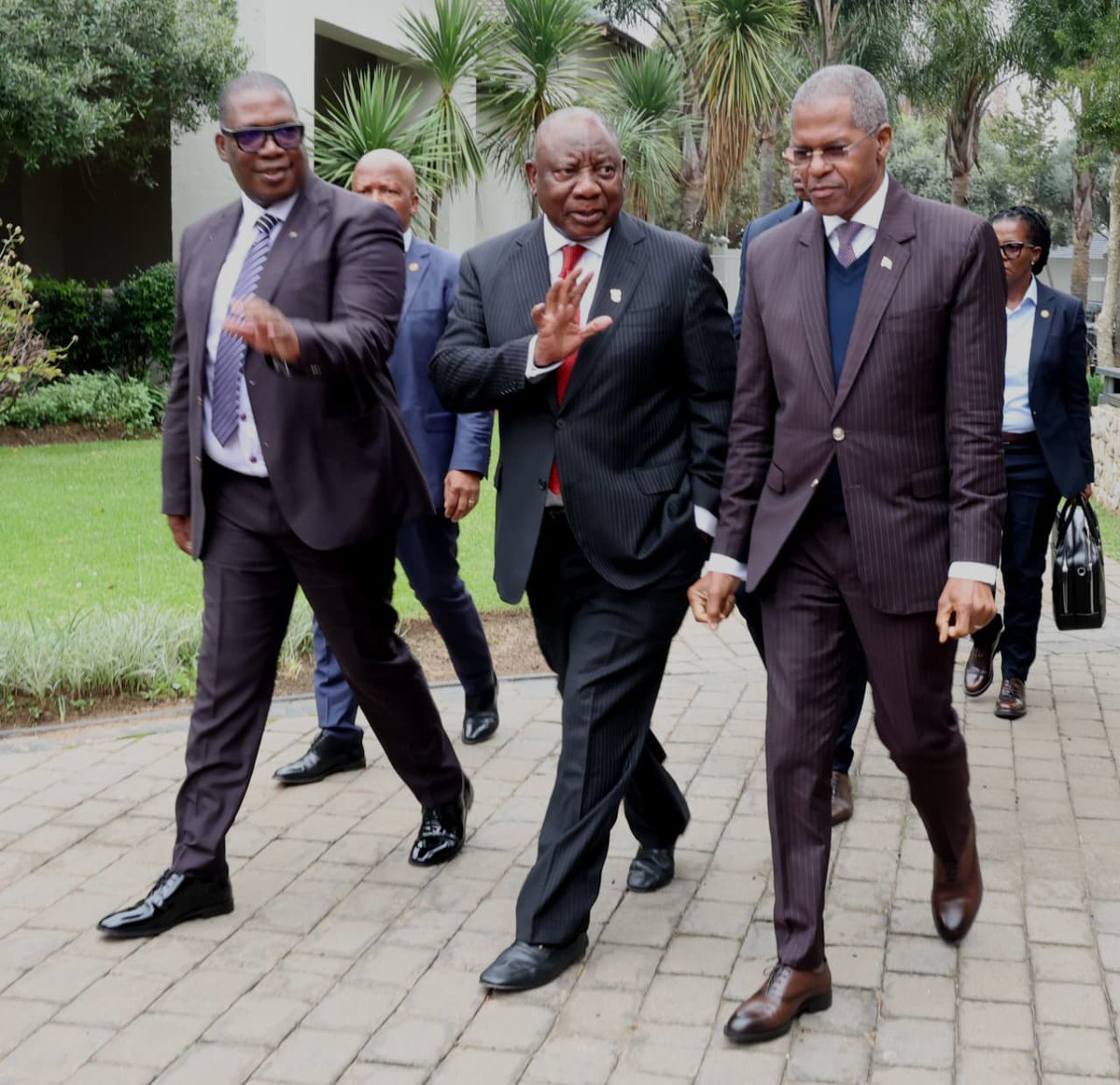 GCISGauteng's tweet image. #PCC #GovZAUPdates President Cyril Ramaphosa arrives at Birchwood Hotel and Conference Centre in Boksburg and is received by Premier of Gauteng, Mr Panyaza Lesufi and Minister of Cooperative Governance and Traditional Affairs, Mr Velenkosini Hlabisa, to convene the Extended