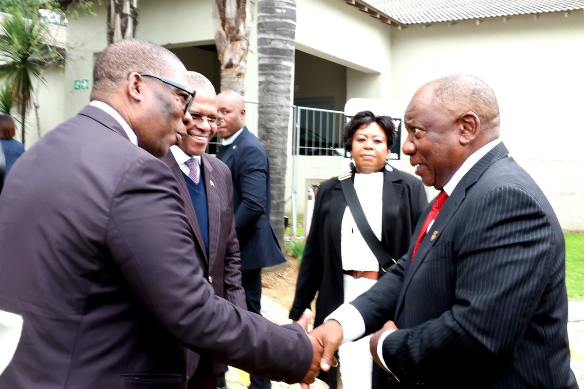 GCISGauteng's tweet image. #PCC #GovZAUPdates President Cyril Ramaphosa arrives at Birchwood Hotel and Conference Centre in Boksburg and is received by Premier of Gauteng, Mr Panyaza Lesufi and Minister of Cooperative Governance and Traditional Affairs, Mr Velenkosini Hlabisa, to convene the Extended