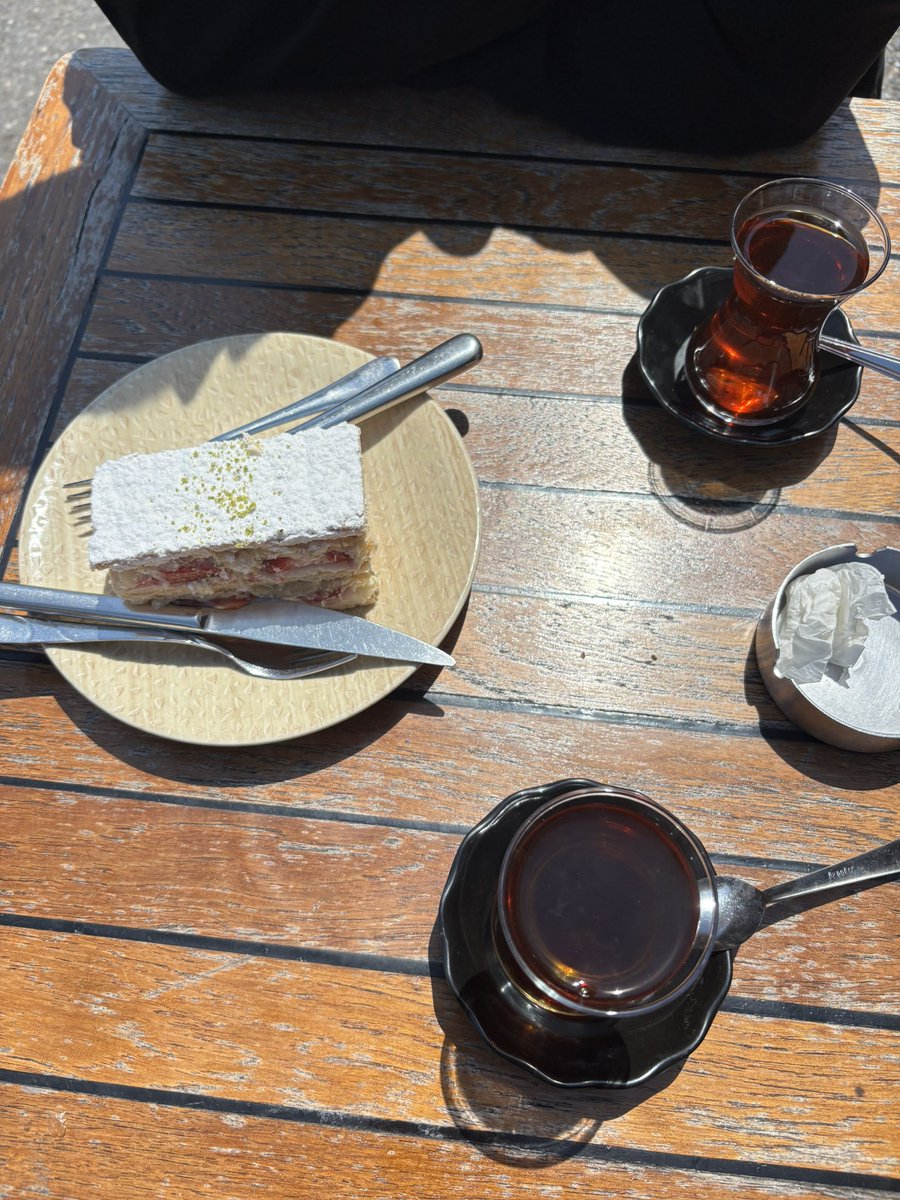 ayse tweet media