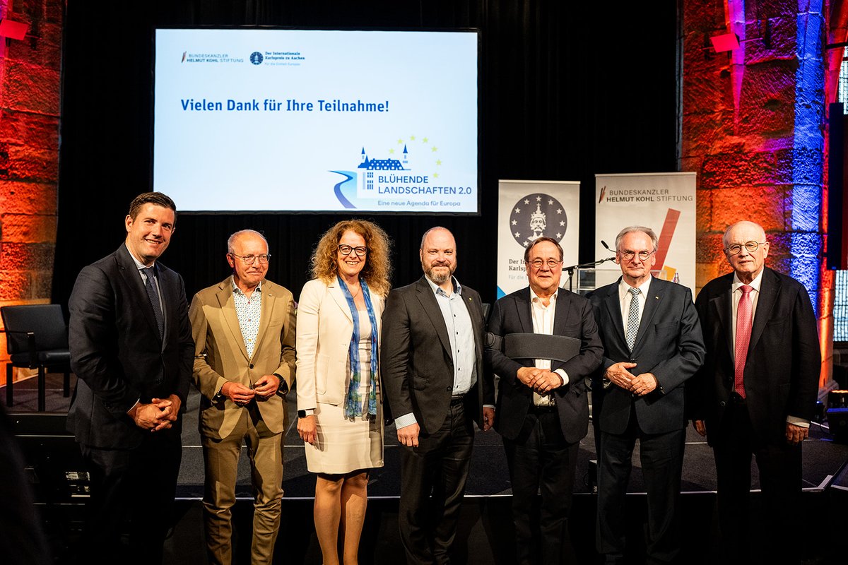 karlspreis_ac's tweet image. Im Aachen diskutierten @reinerhaseloff, @Isabel_Schnabel, @krkorte und @moritzkuepper über „Blühende Landschaften 2.0“, von #HelmutKohl bis #MarioDraghi. Klar wurde: Europas Zukunft hängt an Innovation, Vertrauen und gemeinsamer Handlungsfähigkeit.
#Karlspreis2026