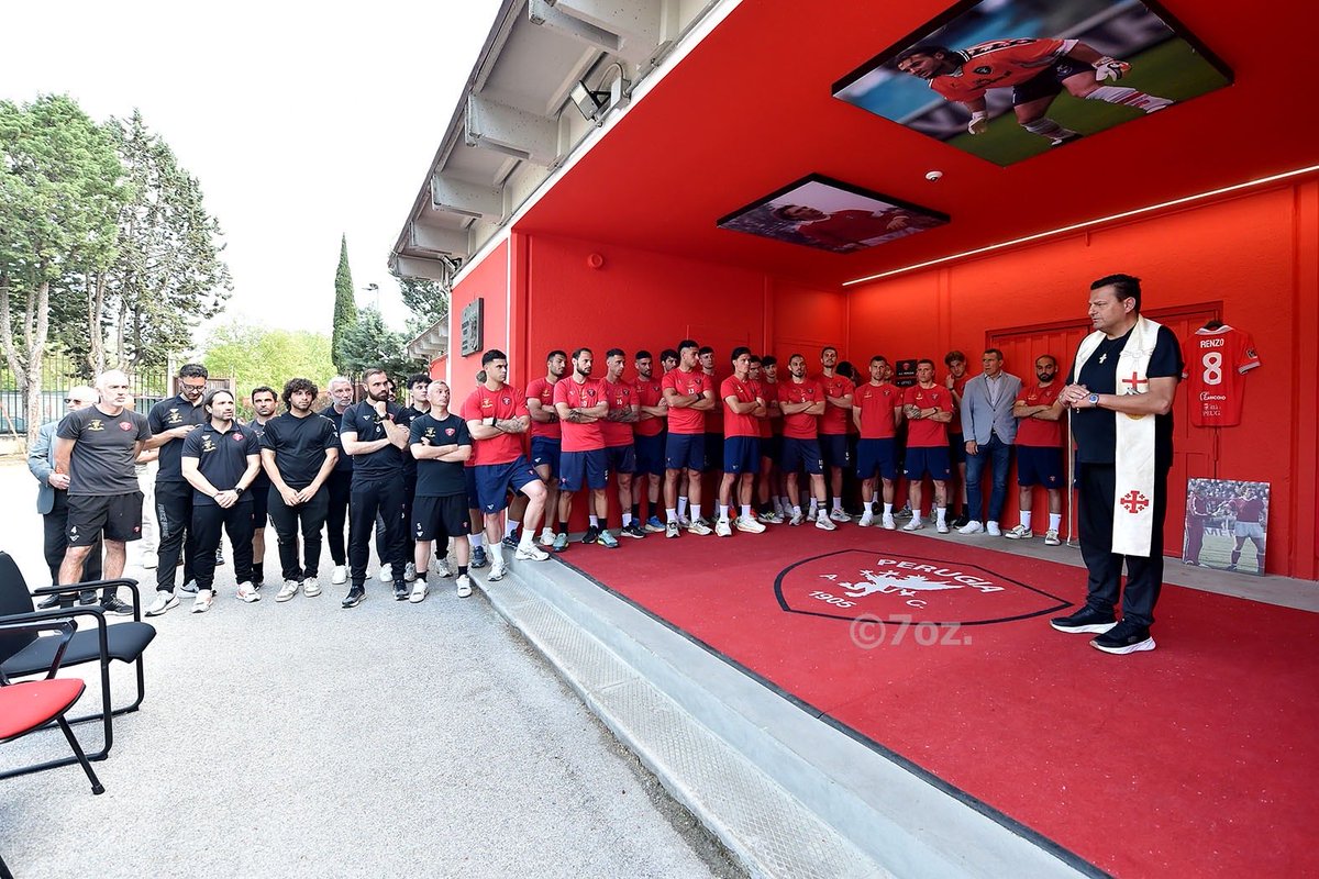 ACPerugiaCalcio's tweet photo. Ieri al “Curi” un bellissimo momento per l’inaugurazione della targa intitolata a Renzo Luchini, storico massaggiatore biancorosso 🤍❤️

Un modo, questo, per averlo sempre con noi!❤️ https://t.co/dVmQ1xhKAn
