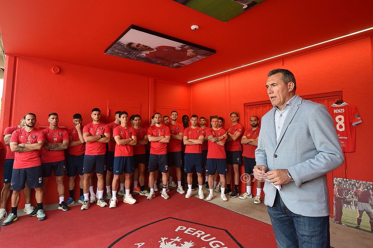 ACPerugiaCalcio's tweet photo. Ieri al “Curi” un bellissimo momento per l’inaugurazione della targa intitolata a Renzo Luchini, storico massaggiatore biancorosso 🤍❤️

Un modo, questo, per averlo sempre con noi!❤️ https://t.co/dVmQ1xhKAn