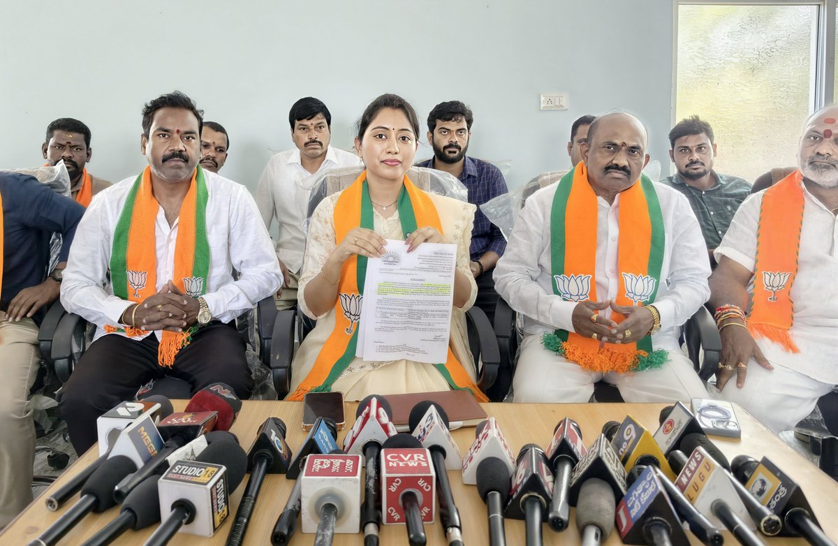 *విద్యార్థుల భవిష్యత్ తో చెలగాటం తగదు.*

*స్థలం కేటాయింపు పై జిల్లా మంత్రి జోక్యం చేసుకోవాలి.*

*మే 15 లోపూ కేంద్రియ విద్యాలయంకు స్థలం కేటాయింపు చెయ్యాలి.*

*లేని పక్షంలో మే 15 జిల్లా కేంద్రంలో నిజాంబాద్ పార్లమెంట్ సభ్యులు అరవింద్ ధర్మపురి గారు నిరాహార దీక్ష చేస్తారు*
