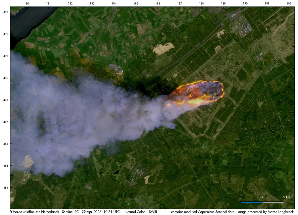 Art_of_thunders's tweet image. 🔥 Wow! De brand van gisteren op de Veluwe was zo intens dat het zelfs goed te zien was op de satellietbeelden. Actueel is het nog lange na niet voorbij en met een toenemende wind wordt het weer spannend! 

#brand 
#Veluwe