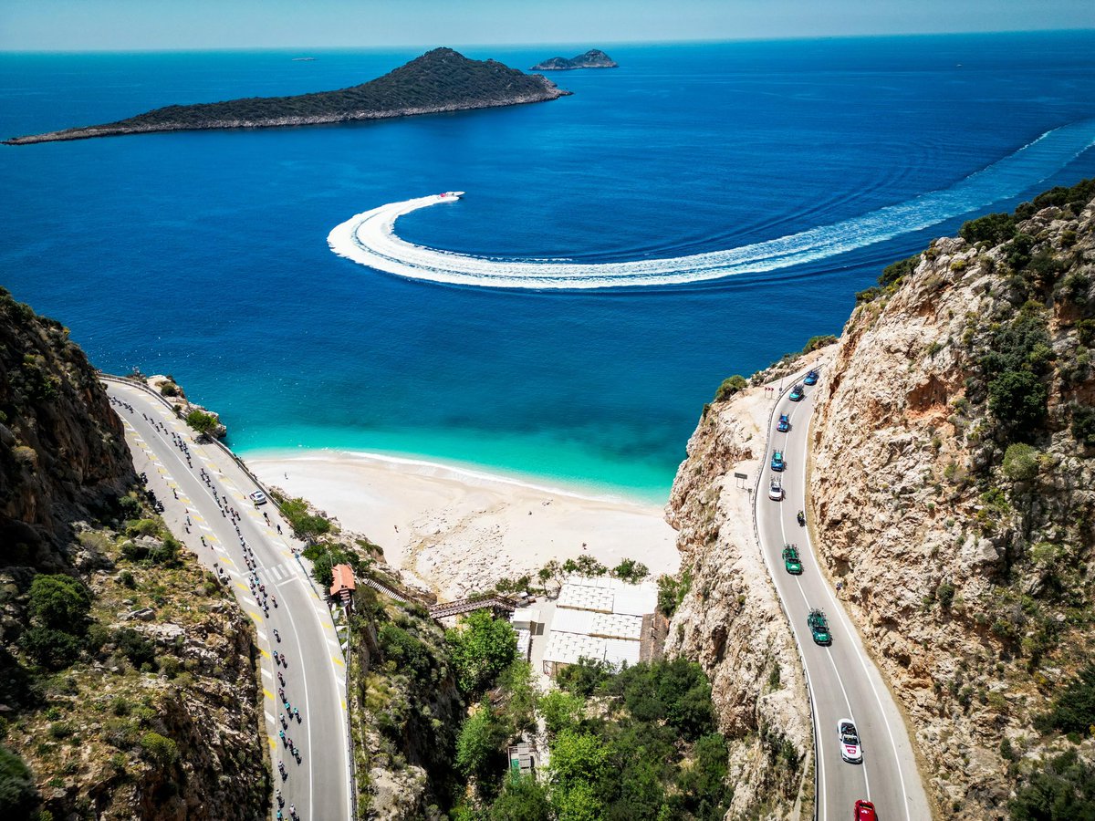 tourofturkiye's tweet photo. 🇹🇷 Tour of Türkiye’nin lider formasına ilham veren renk! 💙🧿
*
🇹🇷 The color that inspires the leader’s jersey of the Tour of Türkiye! 💙🧿

#tur2026 https://t.co/Pfl9BJ2vIa