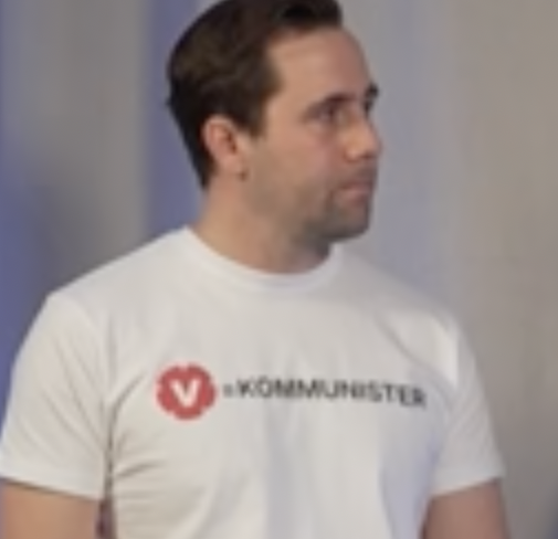 erikhogstrom's tweet photo. Så B att sno motståndarnas T-shirt-idé 12 år senare @BenjaminDousa https://t.co/3uSYCPmTXQ