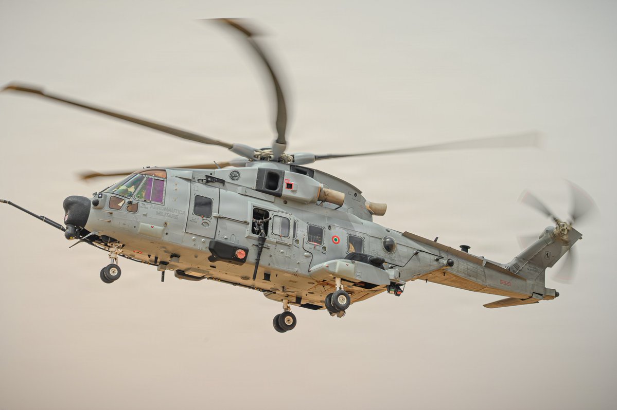 Roberto_yeager's tweet image. Que bonico es😍
Un #AgustaWestland (#Leonardo) HH-101A #Caesar de la #AeronauticaMilitare, sorprendentemente en #Libia🙃, durante el ejercicio #Flintlock 2026 (#USAF photo by Tech. Sgt. Katelynn Moeller) #HH101A
(no pienso comentar nada de las puertas y ametralladoras🤐)