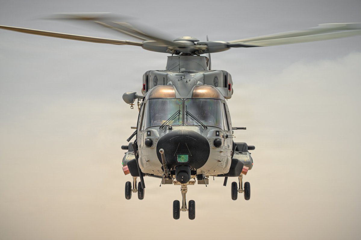 Roberto_yeager's tweet image. Que bonico es😍
Un #AgustaWestland (#Leonardo) HH-101A #Caesar de la #AeronauticaMilitare, sorprendentemente en #Libia🙃, durante el ejercicio #Flintlock 2026 (#USAF photo by Tech. Sgt. Katelynn Moeller) #HH101A
(no pienso comentar nada de las puertas y ametralladoras🤐)