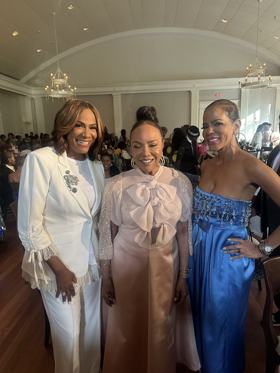 bmh1973's tweet image. #aboutlastnight  #NBAF 20th Annual Fine Art + @neimanmarcus fashion show .