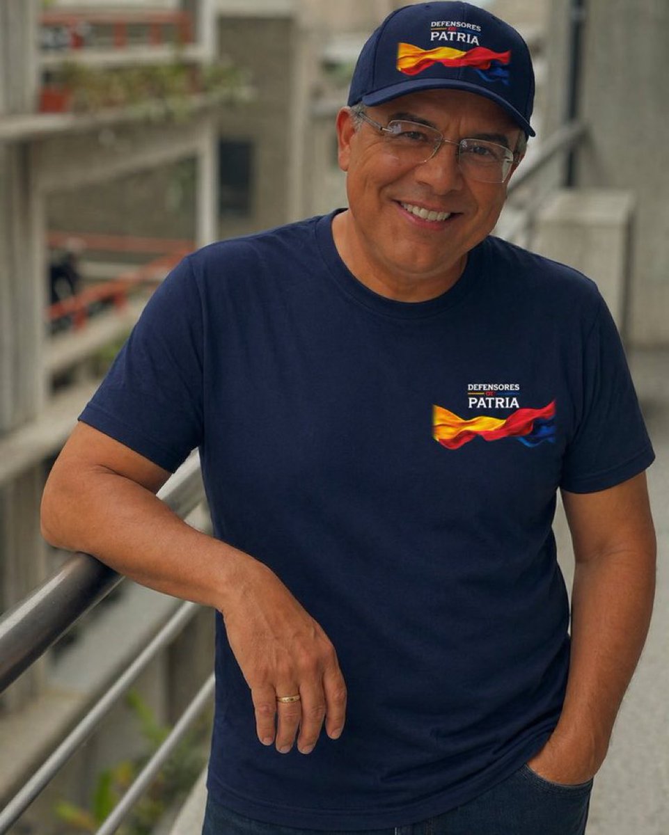 El sádico acosador sexual y gay de Paracol, ha sido recibido en la campaña del maricon AbeGAYdo, le dieron camiseta y gorra.