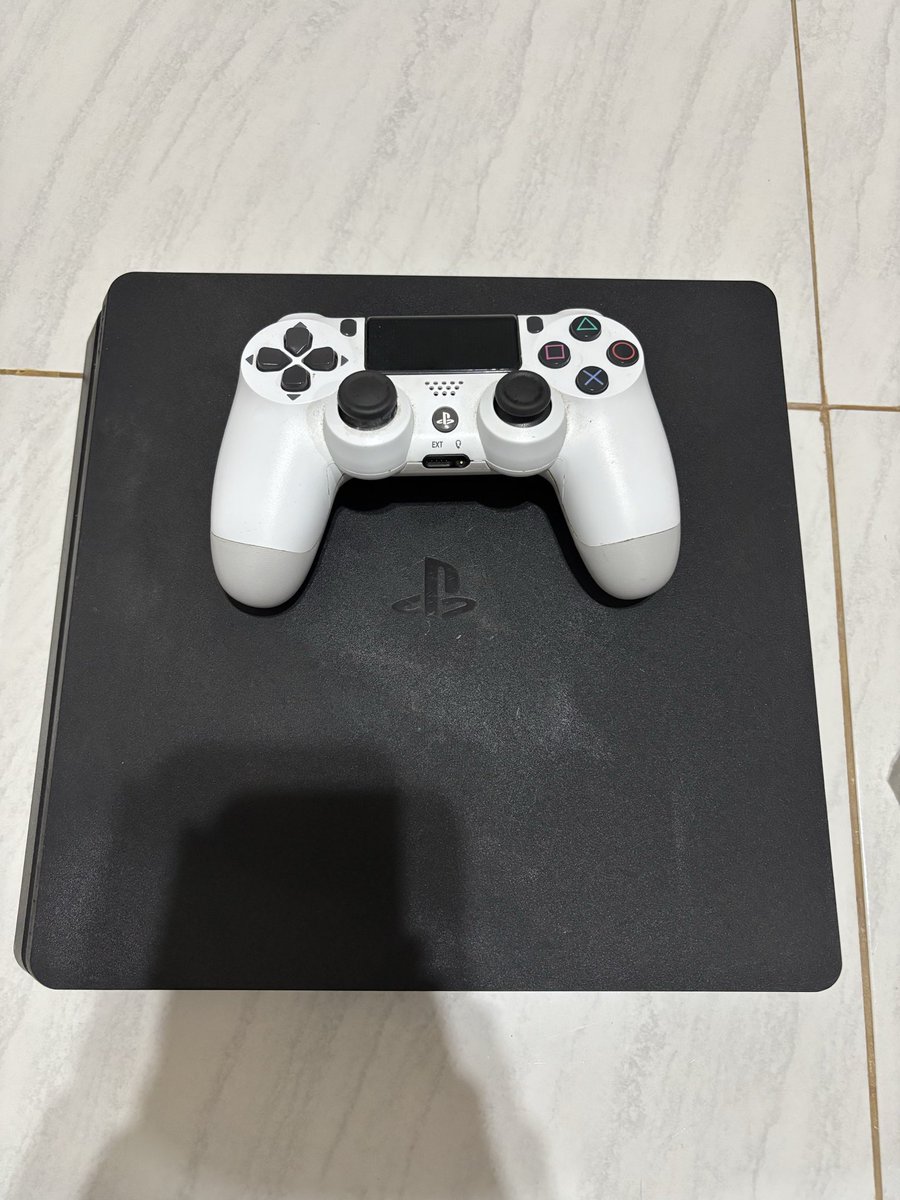 Ilymymood's tweet image. wts PS4 Slim 1 TB Ori bukan PS Hen Stick 1 inc akun dan game (FC 24, NBA 2k24, Efootball, dll) 

kotak msih adaa lengkap
minus : cuman kotor noda

📍: Banjarmasin, Kalimantan Selatan

IDR 2.800.000 bisa oyen (cuman co ongkir)

#wts #zonauang #second