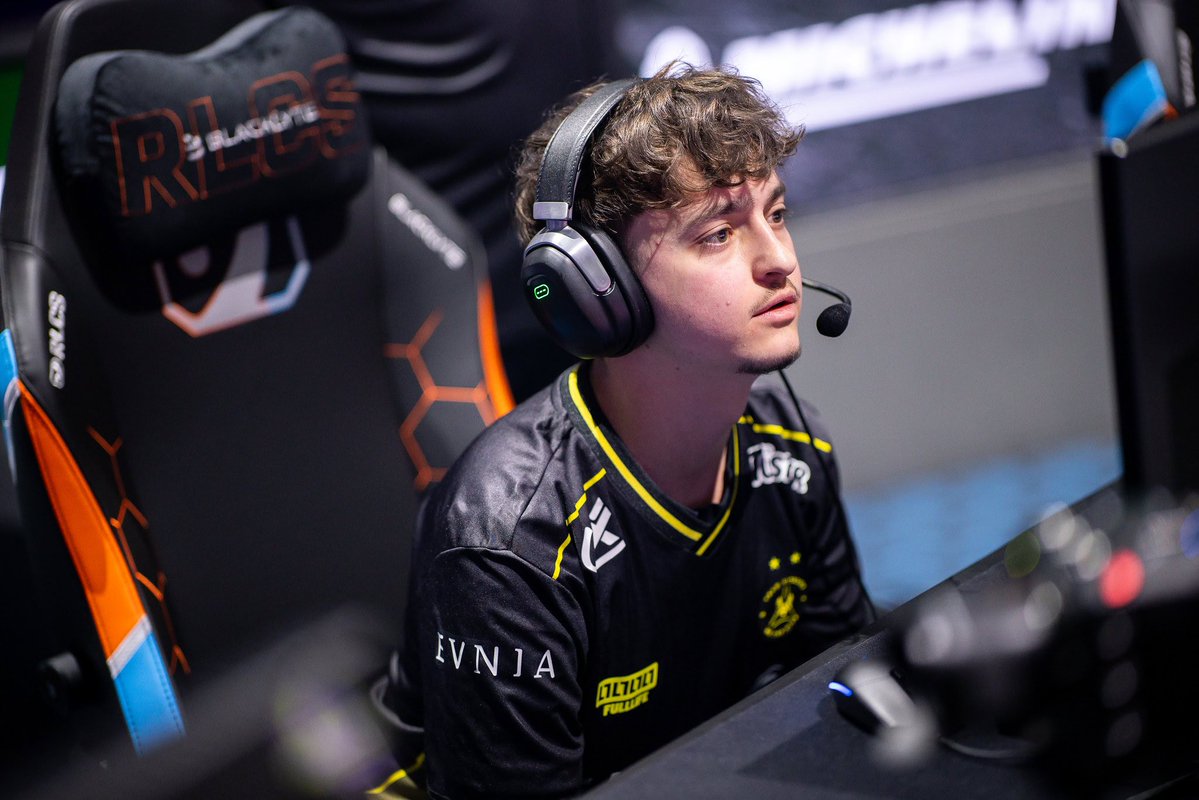 RocketBaguette's tweet image. 🥇🏆 La PLUS LONGUE STREAK de qualification en LAN #RLCS est Française 🇫🇷 et il s'agit d'@exotiikrl !

Au Major de Paris, le joueur @TeamVitality participera à son 13ème évènement d'affilée (14 si on compte les Worlds à venir) !

Une constance tellement sous-estimée ! 🐐