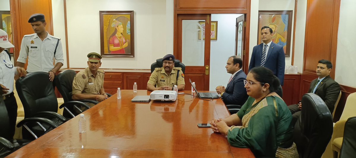Agra Traffic Police tweet media