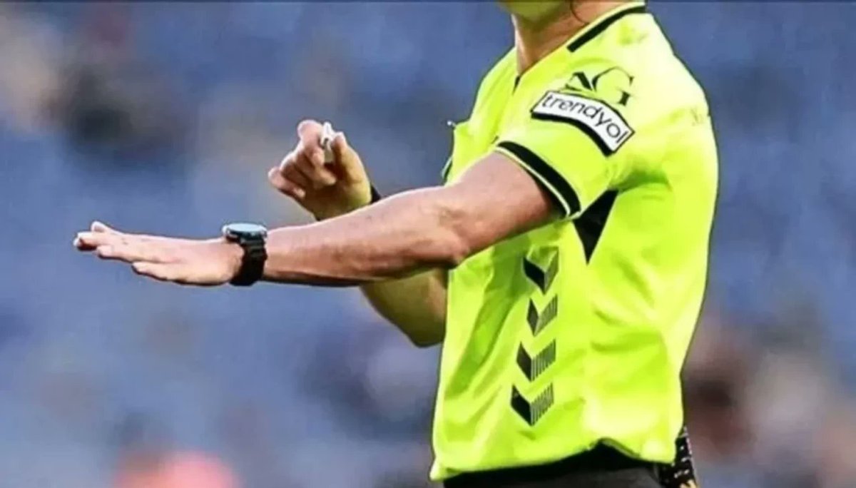 TurkgunGazetesi's tweet photo. 38. Hafta hakemleri belli oldu: Kritik maçlarda kim düdük çalacak?
https://t.co/glxw2taycY
#Tff1.Lig38.HaftaHakemleri #1.LigHakemAtamaları2026 https://t.co/fU9H6wDcQ4