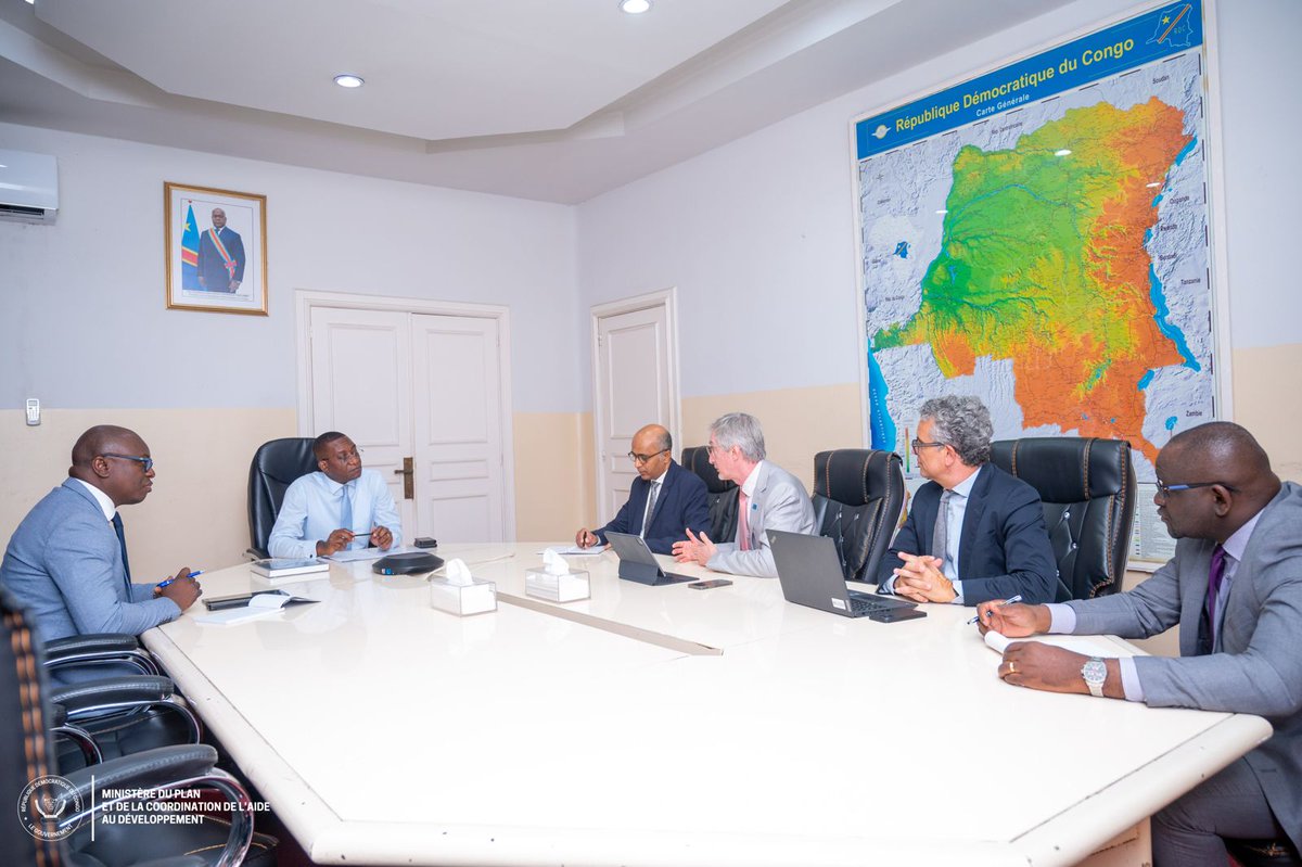 UEenRDC's tweet photo. 🇪🇺🤝🇨🇩 : Une délégation UE a présenté hier au Ministre du Plan l’initiative #TOSSD. Cet outil de mesure & suivi des financements consacrés au développement durable vise à renforcer la transparence, améliorer la coordination et optimiser l’impact des ressources mobilisées. 1/2 https://t.co/g1Cry6pe6Z