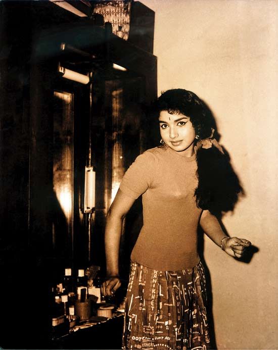 Hey <a href="/grok/">Grok</a> transform this 70's girl into modern day Genz girl