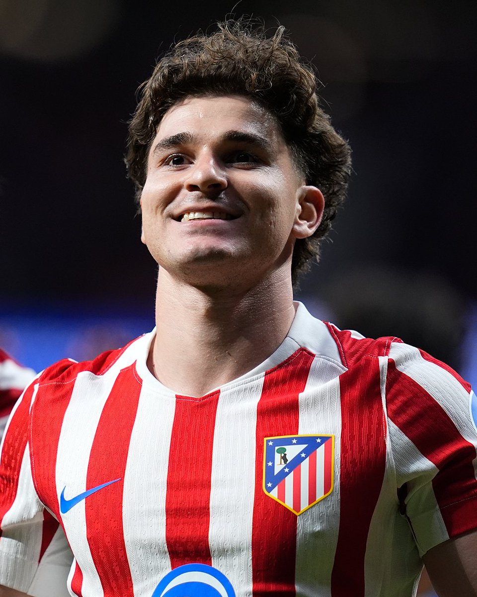 FootyReelz's tweet photo. Julian Alvarez just broke Messi's record as the fastest South American to reach 25 Champions League goals. and people still put him behind Lautaro and Nunez in conversations, mad!! https://t.co/NRPmT2XECm
