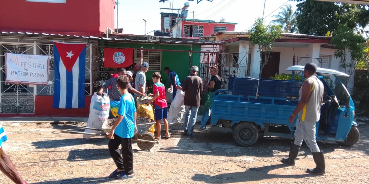MarilynRamPol's tweet photo. Se calientan las redes sociales y también los barrios con el RECICLAJE. Todos queremos aportar a la economía, la salud y el medioambiente #CubaRecicla #RecuperamosValores. https://t.co/cKvoI2ukvK