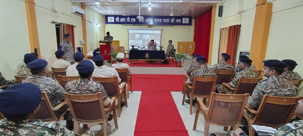 commandant152's tweet photo. Welfare Meeting-cum-Farewell Ceremony was organized today @ 152 BN CRPF HQ Golapra. ASI/GD Gurdev Singh was conferred with honorary rank of SI n mementos were presented to 6 personnel proceeding on superannuation/VRS.
Event was graced by Sh. Love Kr., Commandant (PMG).@crpfindia https://t.co/CDLTmijVFN