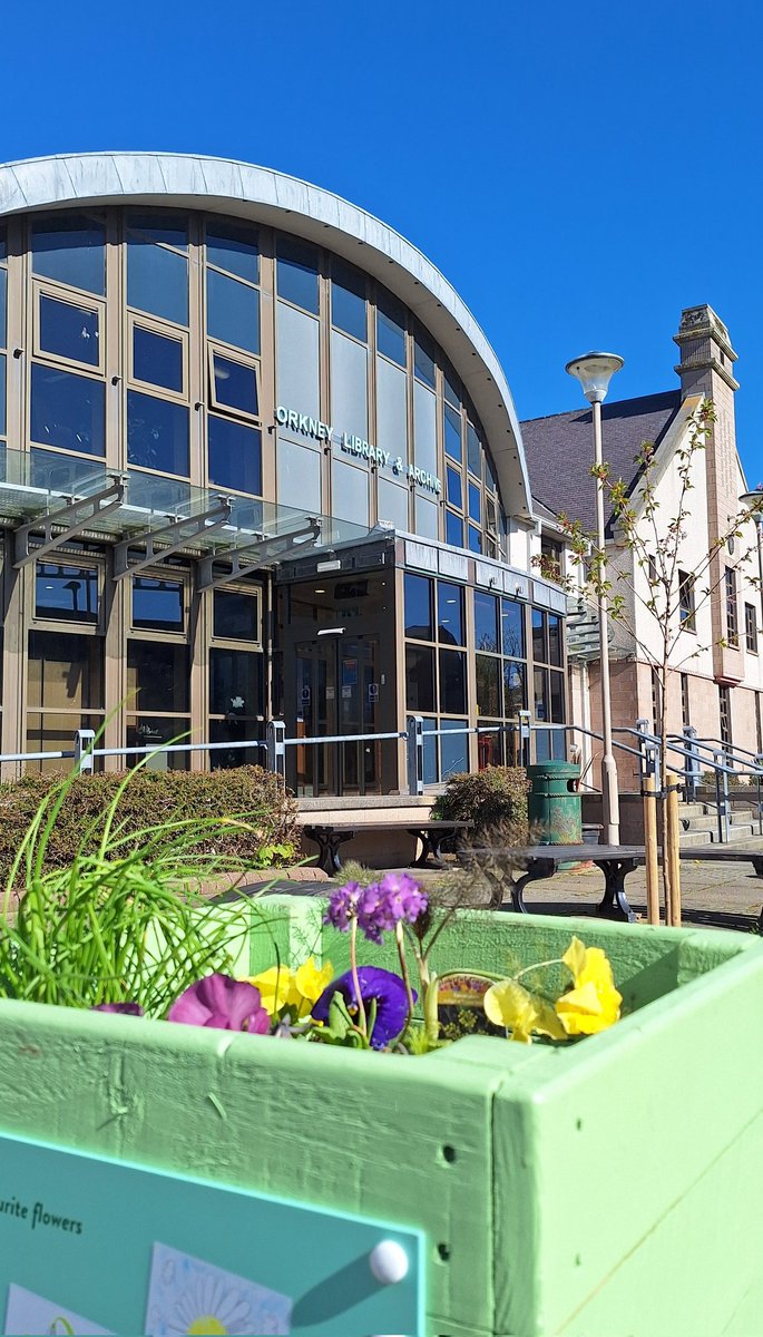 OrkneyLibrary's tweet image. We have an announcement.

It's Thursday and it's STILL sunny in #Orkney. Look at that sky! 🌞❤️