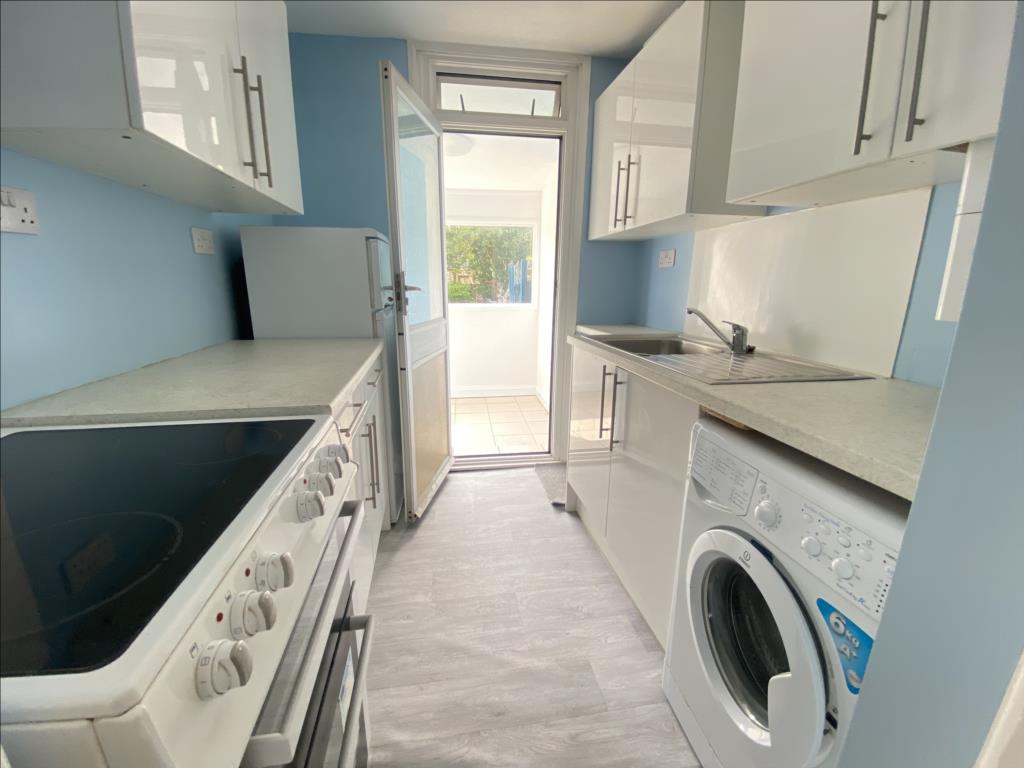 StonegateEA's tweet photo. 🏠Heathfield Road, HITCHIN, Hertfordshire, SG5 1TA🏠
💷GUIDE PRICE £185,000💷

🛏This greatly improved, chain free ground floor apartment with a private south easterly facing rear garden and off-street parking to the immediate front of the property🛏

https://t.co/HAuKofLCpE https://t.co/Rw9H89Mwde