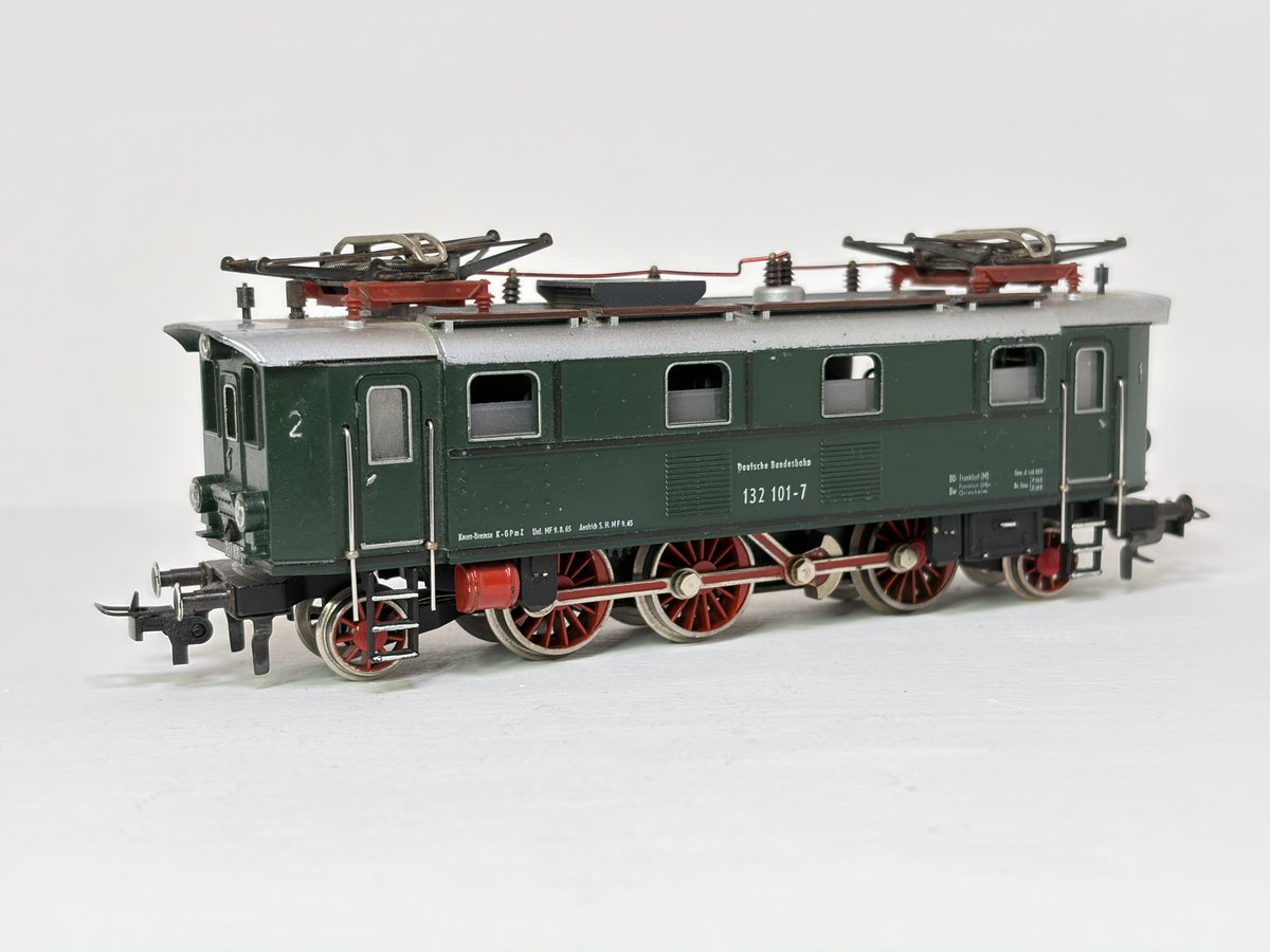 LocomotionMo's tweet image. VINTAGE Fleischmann E132 Electric Locomotive in HO Scale | #modelrailways #modeltrains