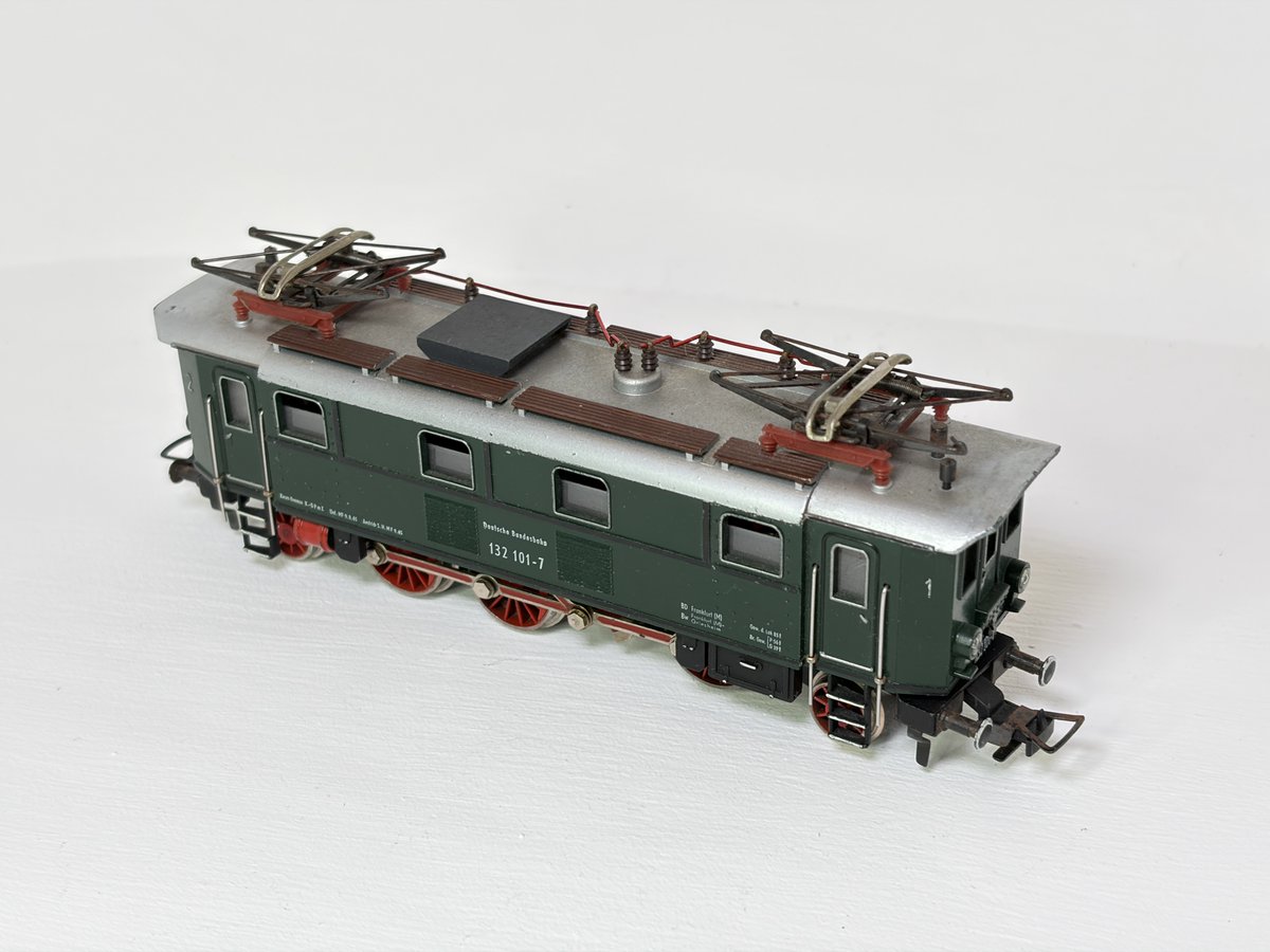 LocomotionMo's tweet image. VINTAGE Fleischmann E132 Electric Locomotive in HO Scale | #modelrailways #modeltrains