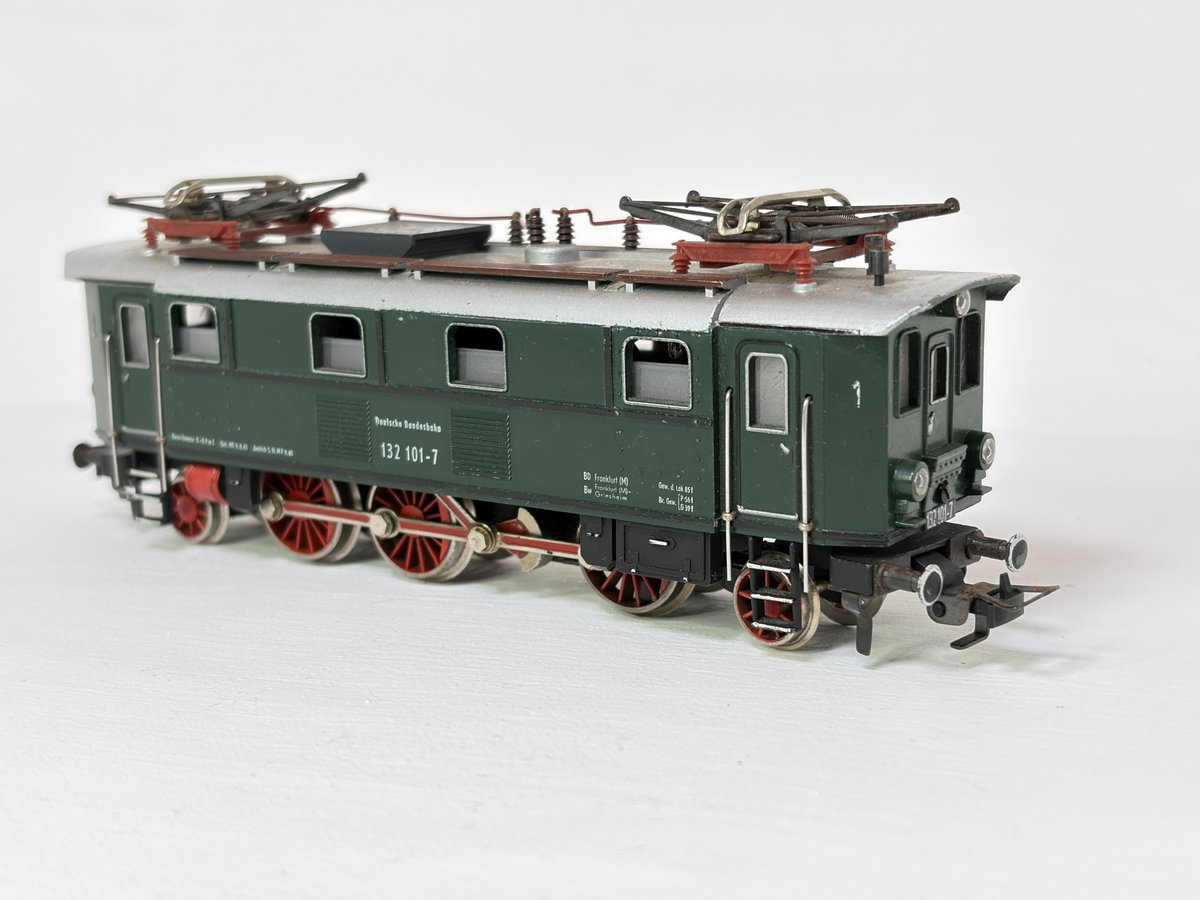 LocomotionMo's tweet image. VINTAGE Fleischmann E132 Electric Locomotive in HO Scale | #modelrailways #modeltrains