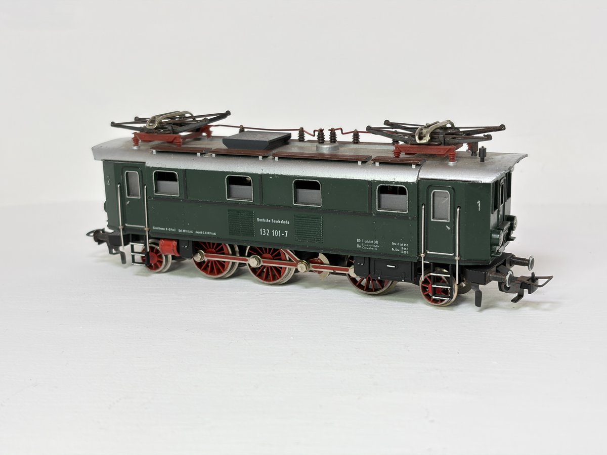 LocomotionMo's tweet image. VINTAGE Fleischmann E132 Electric Locomotive in HO Scale | #modelrailways #modeltrains