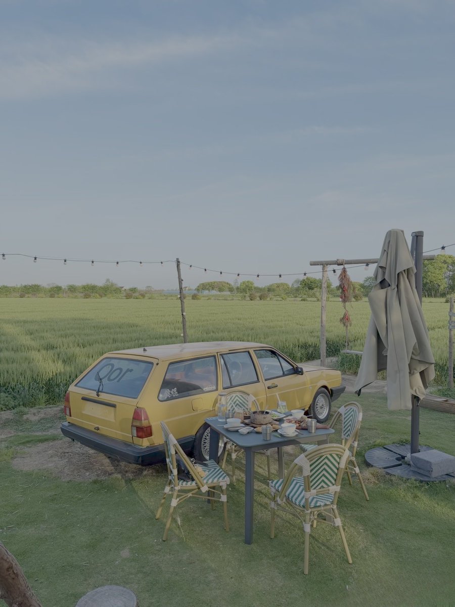Jiascinating's tweet image. Picnic vibes at the wheat field in Jiashan 🌾🚗

Vintage yellow car, open fields, and golden hour light.

Wanna go camping here this weekend?

📸 @奥利小改改

#Jiashan #Jiaxing #WeekendGetaway