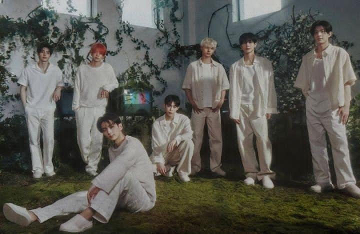 [INFOS] foi atualizado o weverse membership com uma foto OT7
